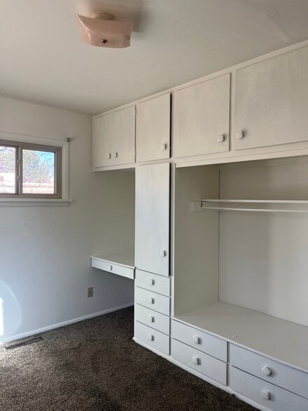 Building Photo - 932 Cheyenne Blvd