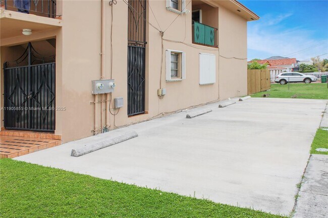 Building Photo - 8867 SW 36th St