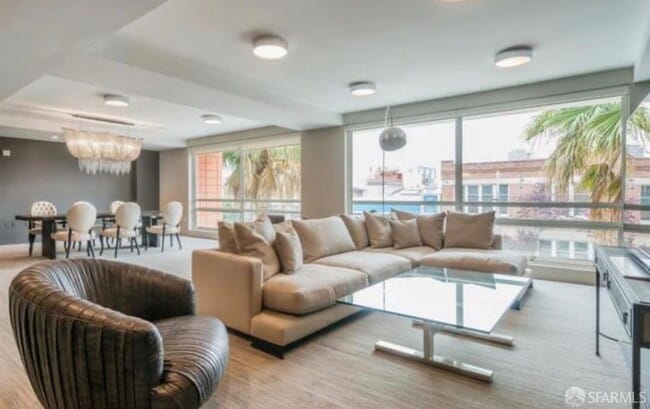 Building Photo - 555 4th St