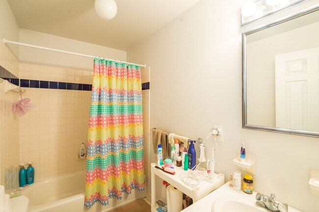 Building Photo - Large Center City Rittenhouse Four Bedroom Home