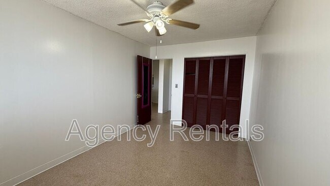 Building Photo - 1125 Young St