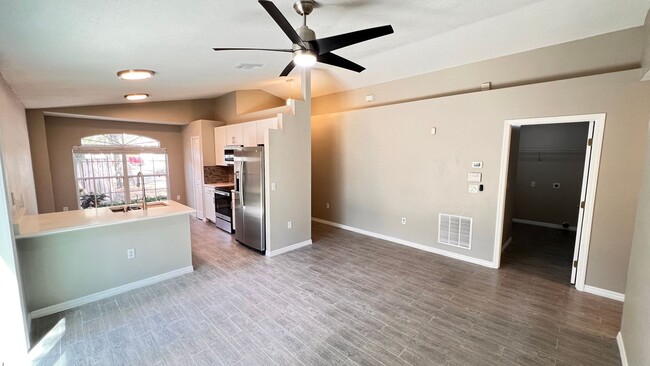 Building Photo - BEAUTIFUL 3 Bedroom 2 Bathroom home in Apopka