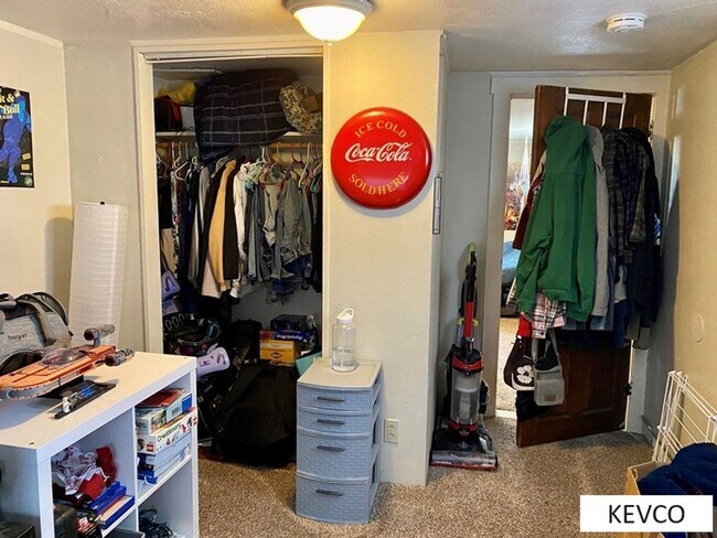 Building Photo - 208 E Pitkin St