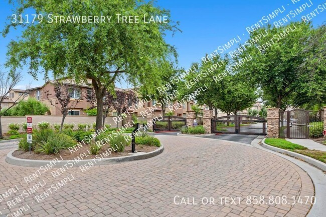 Building Photo - Stunning 3 BR 2.5 BA Townhome for Lease