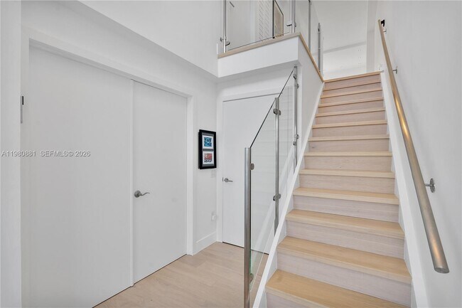 Building Photo - 828 3rd St