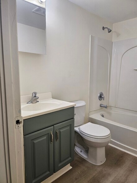 Building Photo - 2113 Mt Herman St