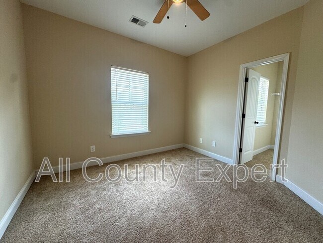 Building Photo - 5065 Rialto Way