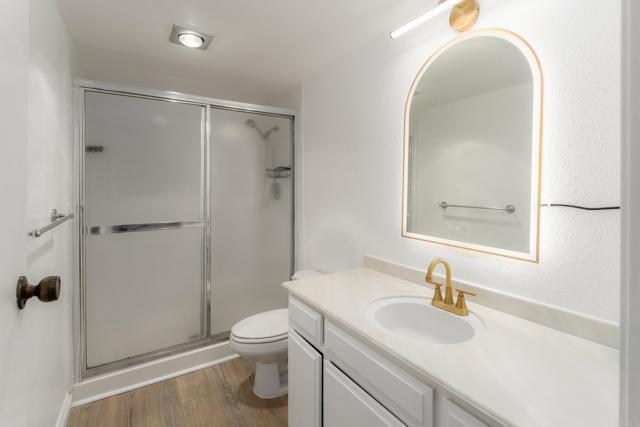 Building Photo - 2420 Torrey Pines Rd