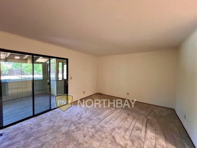 Building Photo - 3552 Larchmont Ct