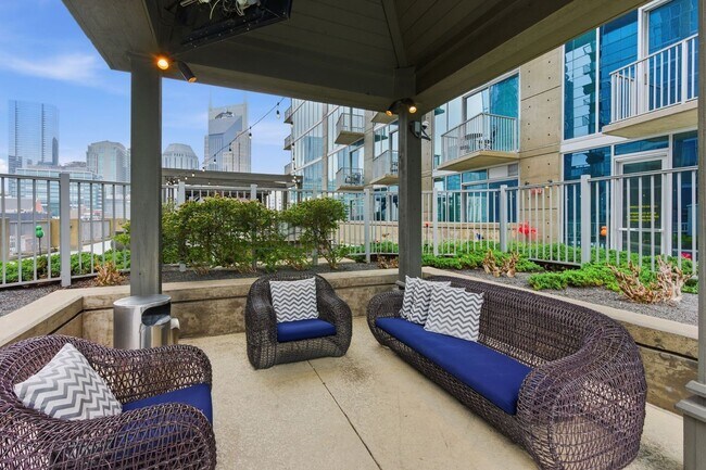 Building Photo - Great price on 9th Floor of Encore Building Downtown Nashville. One Bed One Bath. Resort style am...
