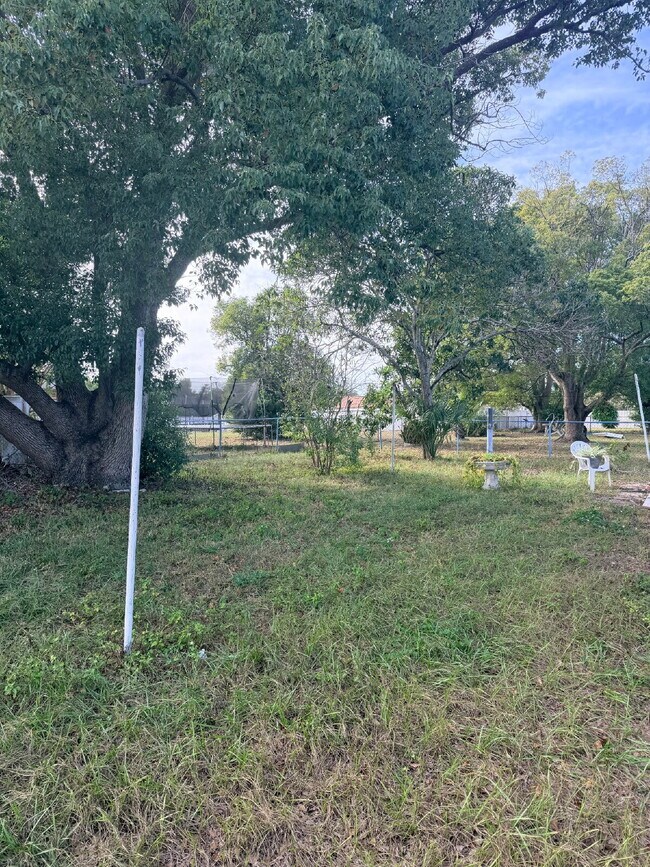 Building Photo - Cute 3 Bedroom, 1.5 Bathroom Home for Rent.