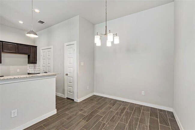 Building Photo - 334 Creekside Curve