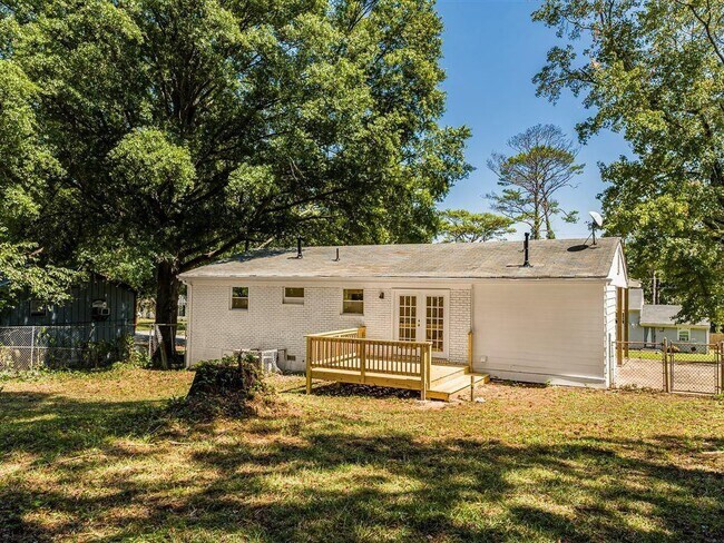 Building Photo - 6371 Westbury Rd