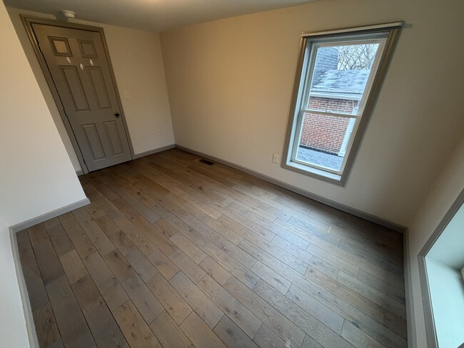 Building Photo - 34 N Lee St