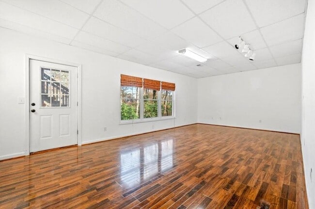 Building Photo - 10895 Glenbarr Dr