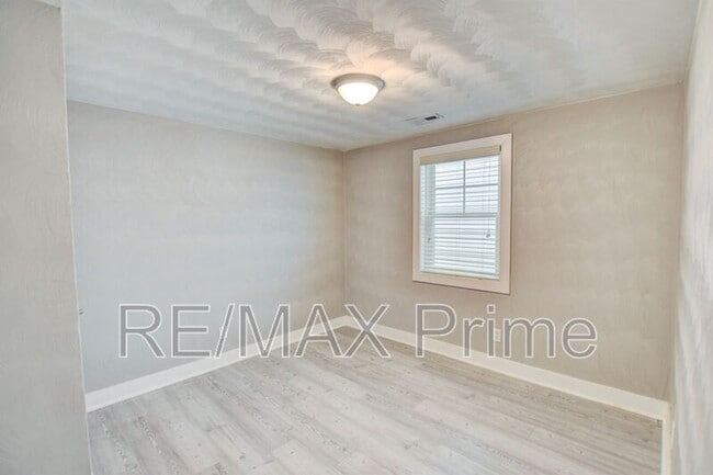 Building Photo - 7304 Major Ave