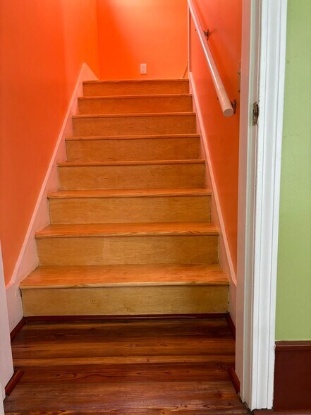 Building Photo - 39 Pitkin St