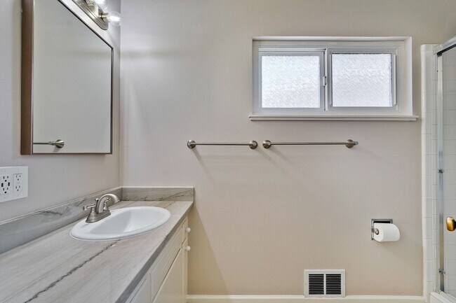 Building Photo - Welcome Home to Beautiful Cambrian Park Ne...