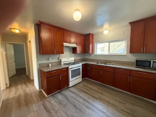 Building Photo - 3622 Ottawa Ave