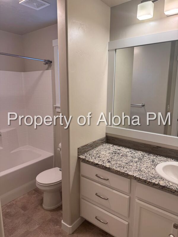 Building Photo - 817 E Ionia Dr