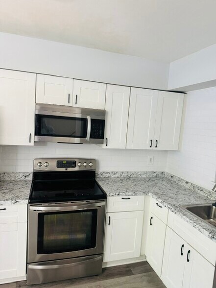 Building Photo - 5 Cherry Manor Ct