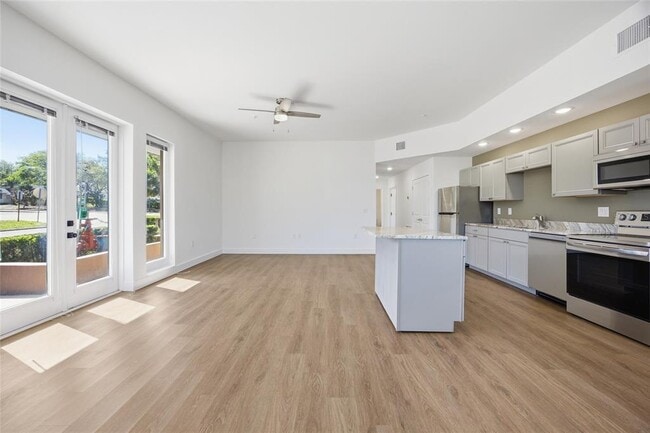 Building Photo - 100 N Dewey St