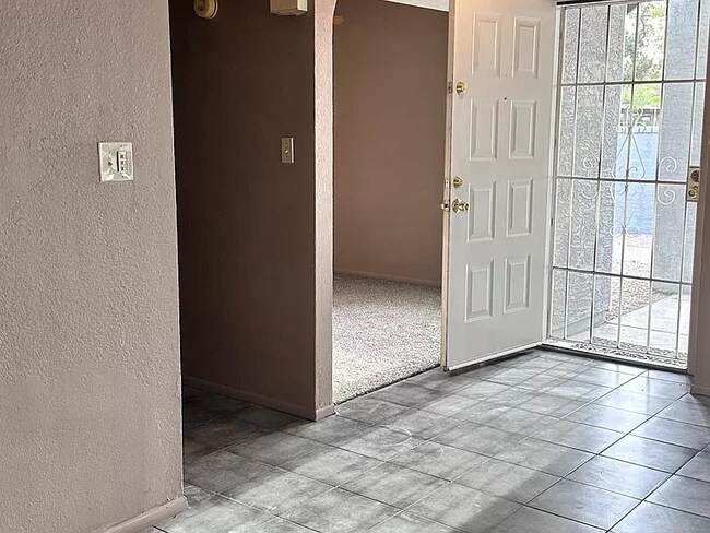 Building Photo - 2910 W Marconi Ave