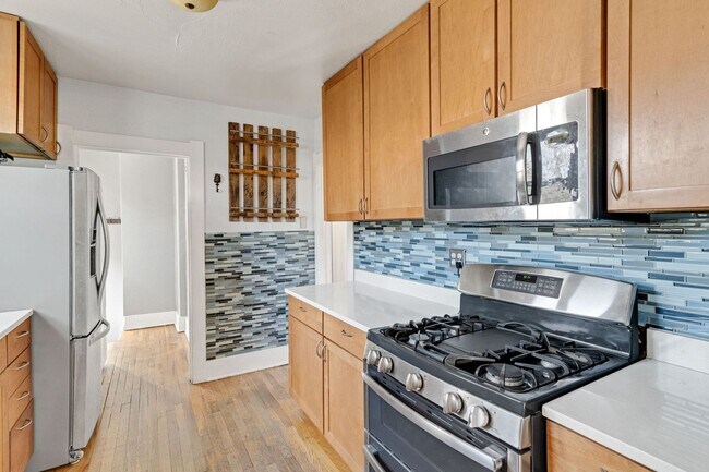 Building Photo - This home is a rare find!  3 bed/2 bath, l...