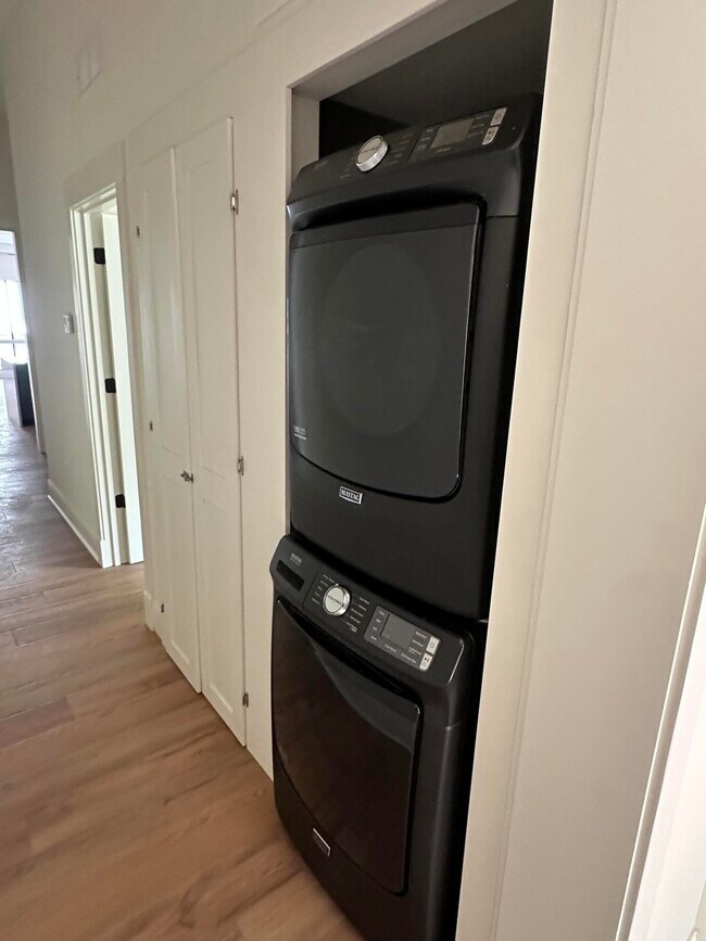 Building Photo - 307 W Main St