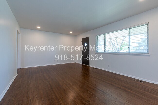 Building Photo - 3 Bed 1.5 Bath in Great Midtown Location!
