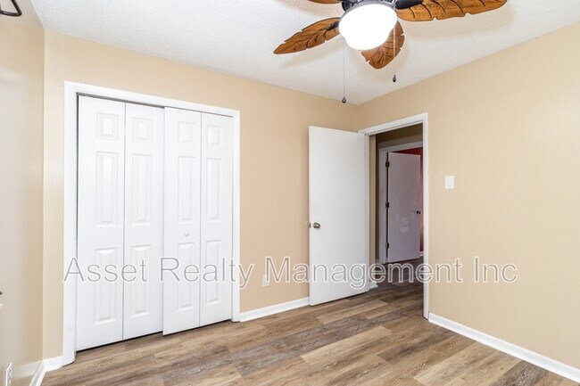 Building Photo - 1817 Sedgewick Dr