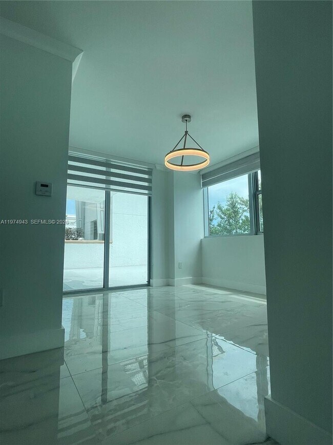 Building Photo - 2681 N Flamingo Rd