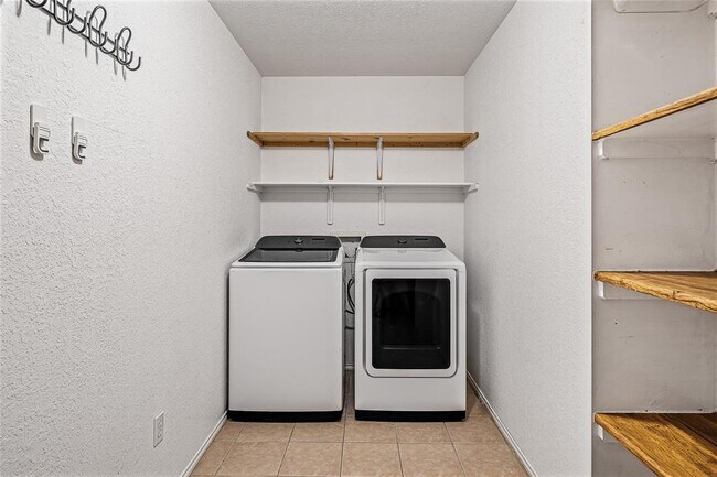 Building Photo - 709 Black Isle Dr