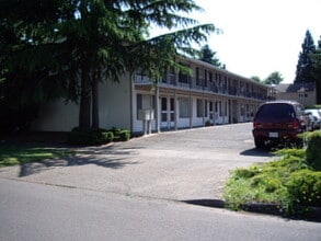Building Photo - 232 NE 3rd Ave