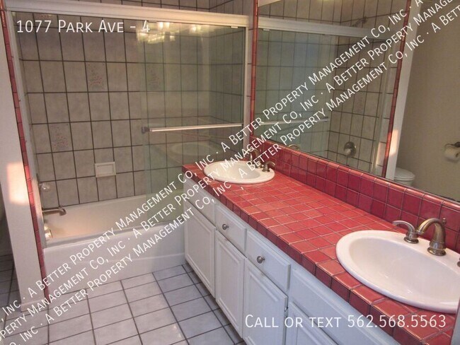 Building Photo - 1077 Park Ave