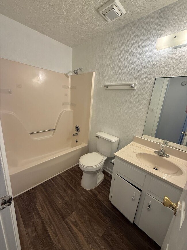 Building Photo - 162/164 Michele Dr