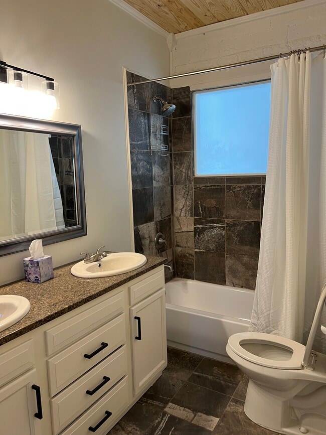 Building Photo - 631 9th Ct S