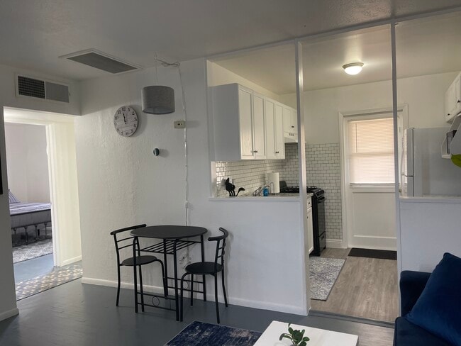 Building Photo - 6393 S Russell Rd