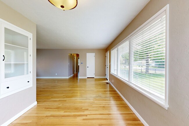 Building Photo - **APPROVED APPLICANTS**  Eastside Ground L...
