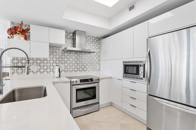 Building Photo - 200 Sunny Isles Blvd