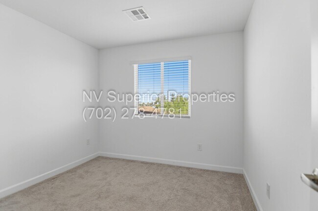 Building Photo - NW! 3 Bedroom Townhouse!! Gated!! Parks!! All Tile Floors Downstairs!! 2 Car Garage!!!