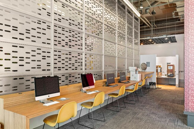 Building Photo - 885 S Clark St