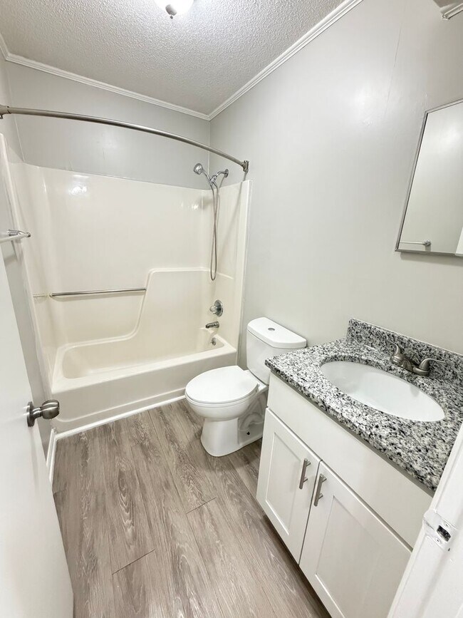 Building Photo - Oxford-2 Bedrooms