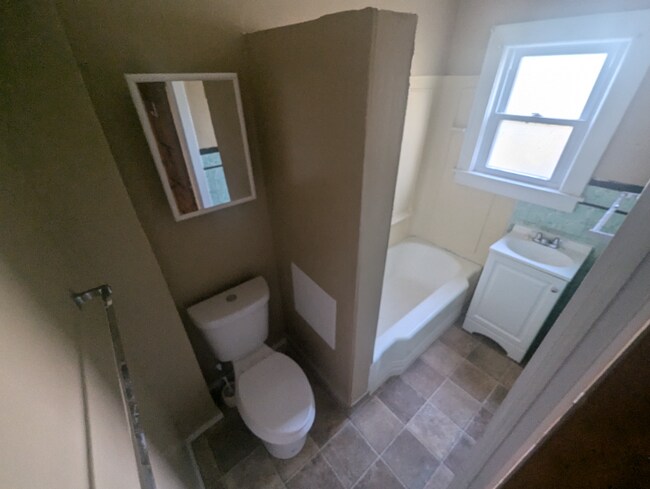 Building Photo - 410 W 23rd St