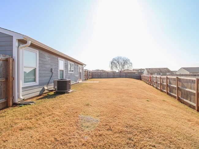 Building Photo - Modern and updated home in desirable East ...