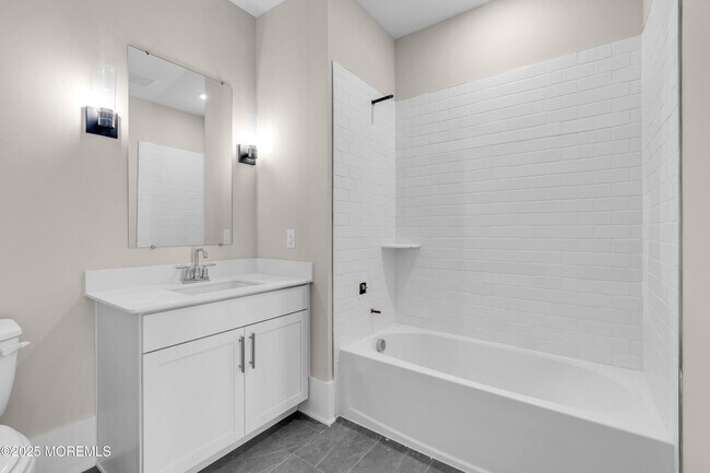 Building Photo - 218 3rd Ave