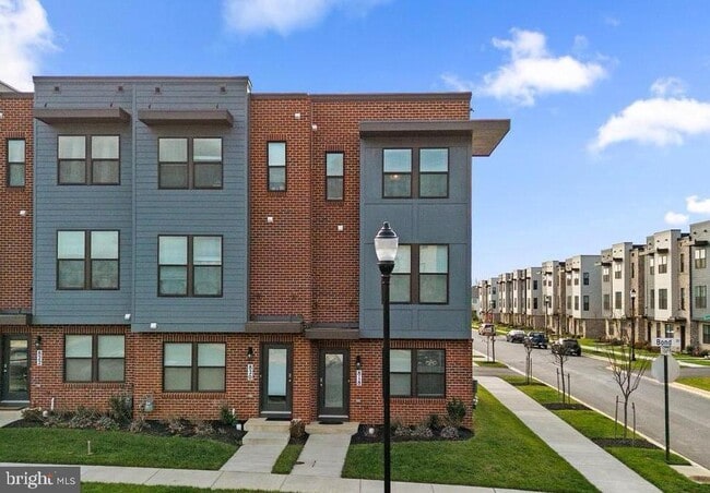 Building Photo - 818 Bond St