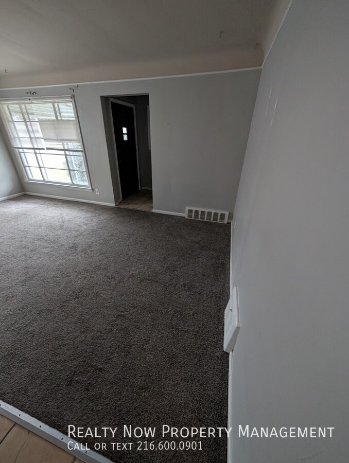 Building Photo - 27471 Forestview Ave