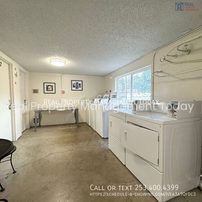 Building Photo - Great 2 bed and 1 bath unit in Spanaway!