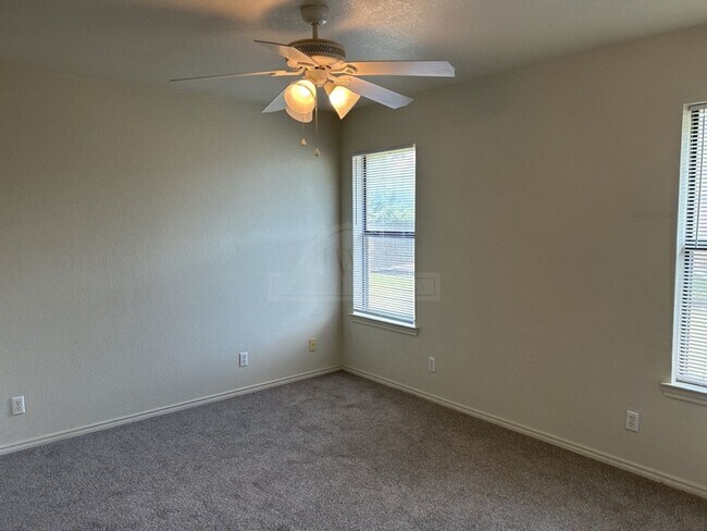 Building Photo - 914 McDaniel Cir